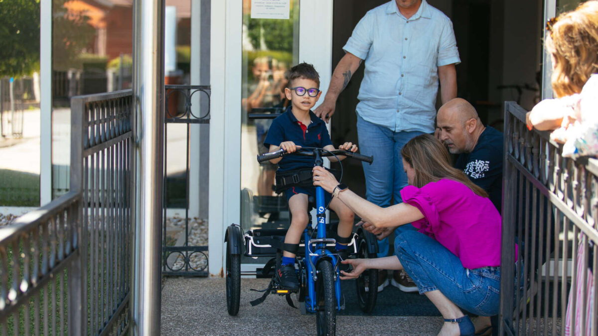 Niste sami, u spomen mami: Kad zajedništvo pretvori želju u tricikl